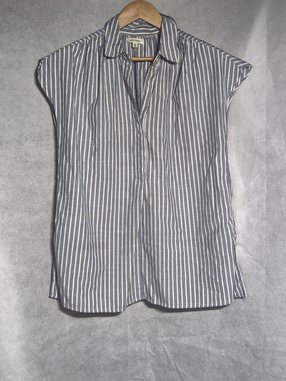 Max Studio Sz L Blue and White Striped Cap-Sleeve Button-Down Top